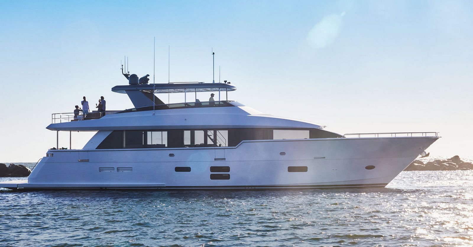 Yacht JETSTREAM, Hatteras M90 Panacera CHARTERWORLD Luxury Superyacht